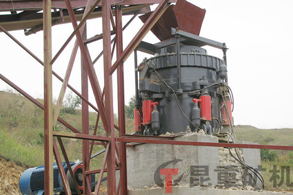 液壓多缸圓錐破碎機現(xiàn)場