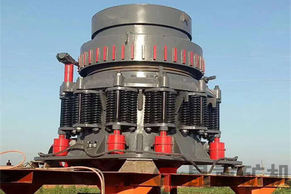 1380復(fù)合圓錐破碎機(jī)安裝現(xiàn)場(chǎng)