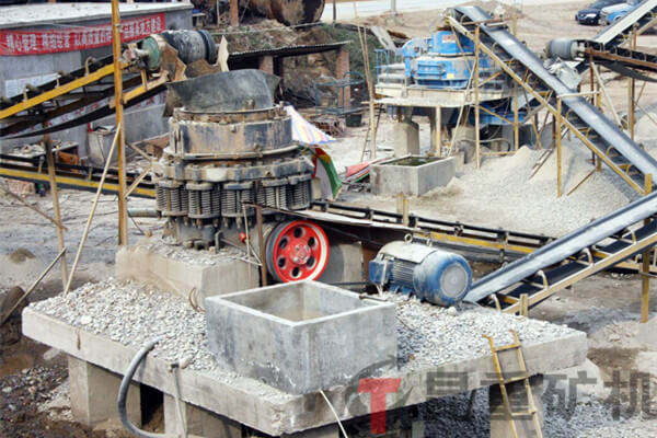 1200彈簧圓錐破碎機(jī)生產(chǎn)現(xiàn)場(chǎng)